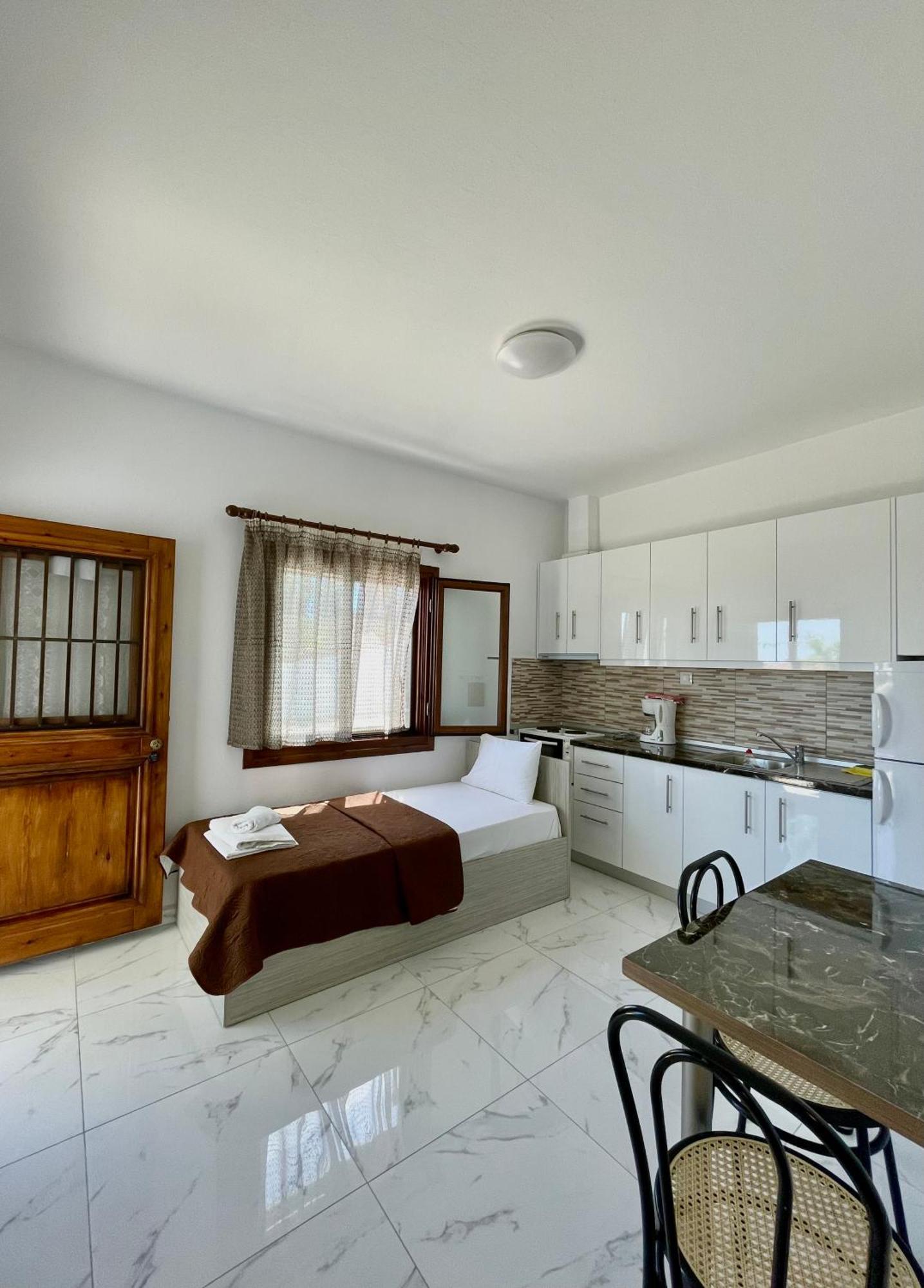 Anna Dani Apartments Вурвуру Экстерьер фото